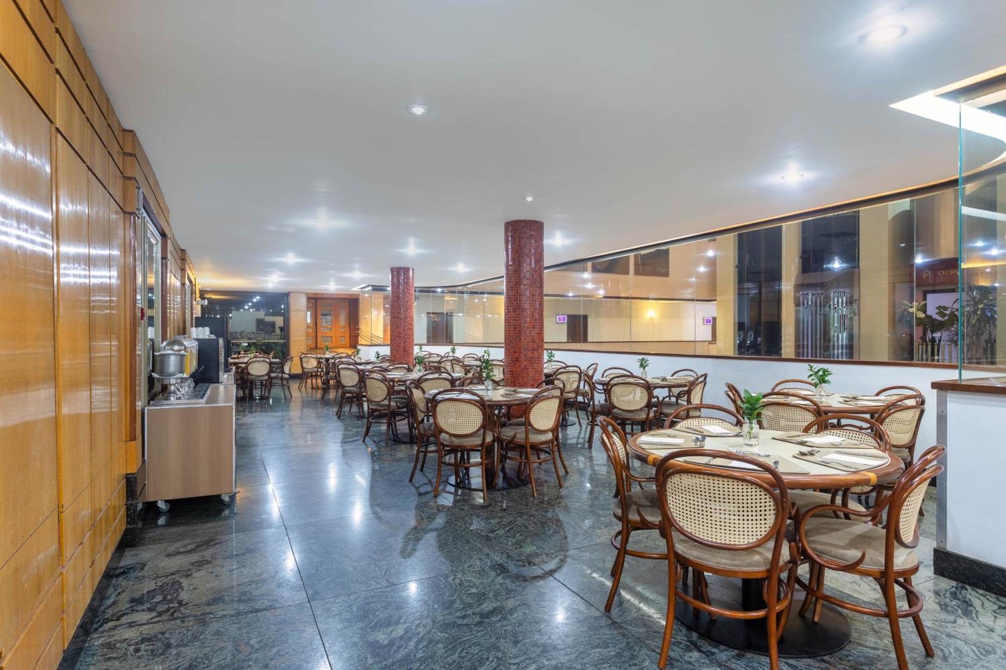 欧鲁米纳斯宫酒店 贝洛哈里桑塔 外观 照片 The restaurant