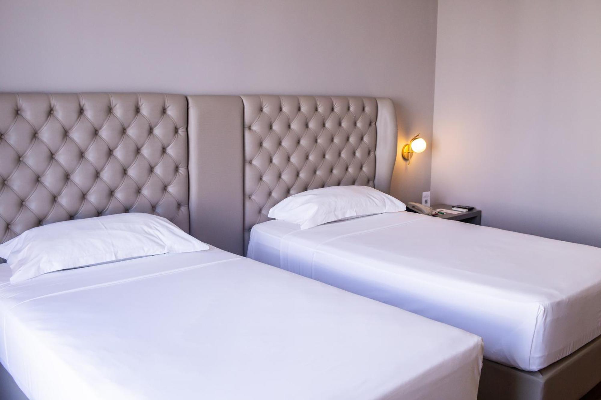 欧鲁米纳斯宫酒店 贝洛哈里桑塔 外观 照片 A room at the hotel