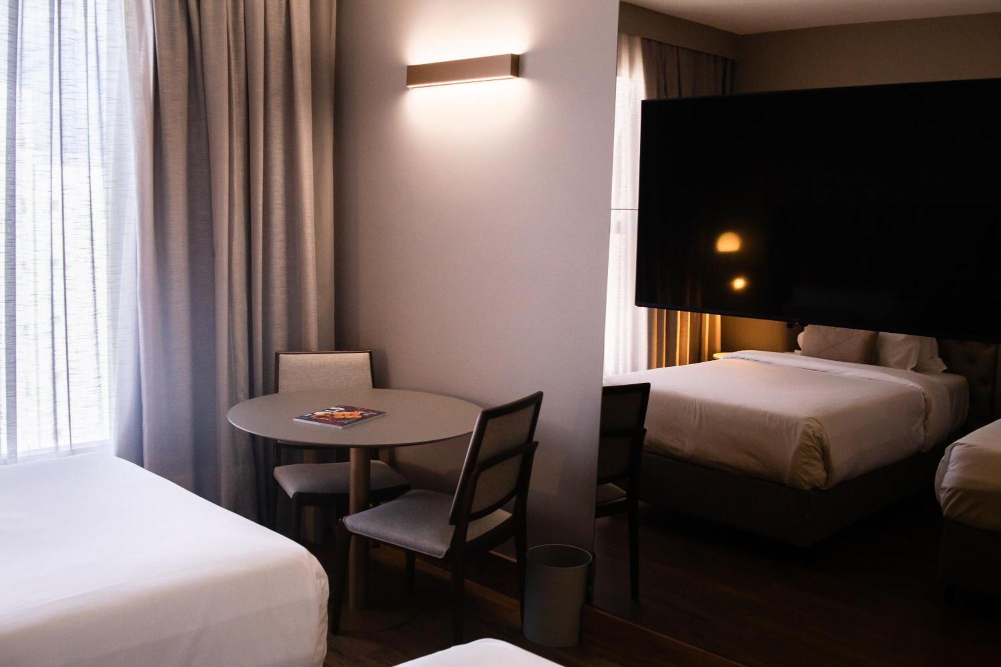 欧鲁米纳斯宫酒店 贝洛哈里桑塔 外观 照片 A room at the hotel