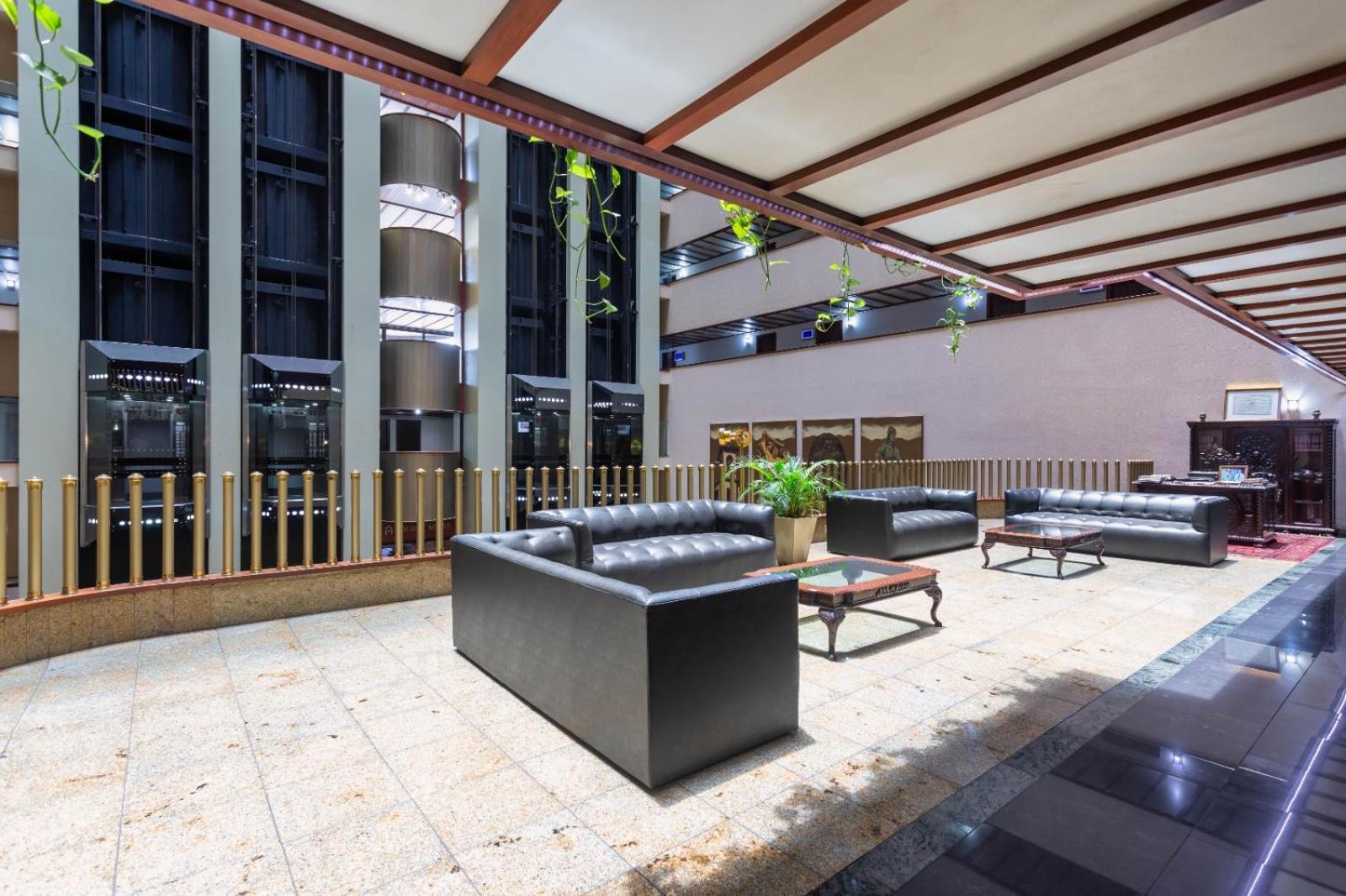 欧鲁米纳斯宫酒店 贝洛哈里桑塔 外观 照片 Lobby